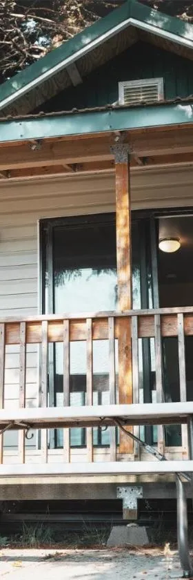 Cabin 1 Lynn View Lodge，位于海恩斯的酒店