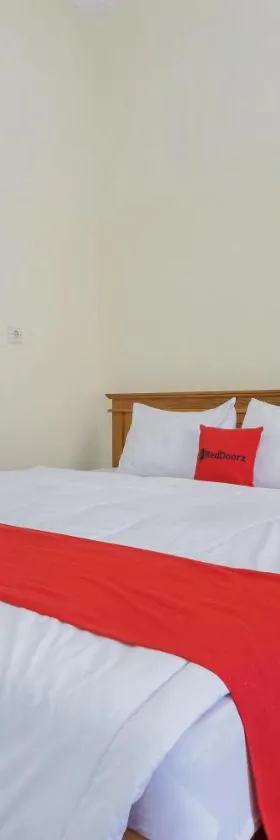 RedDoorz Syariah near Alun Alun Pasuruan，位于岩望的酒店