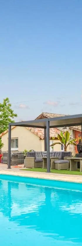 Belle Quercynoise piscine jacuzzi partagés，位于Septfonds的酒店