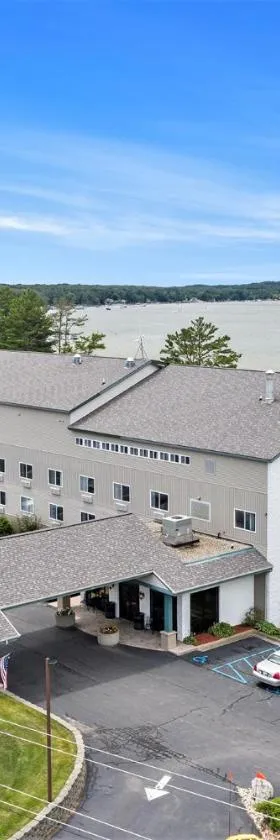 Dunes Waterfront Resort，位于米尔斯的酒店