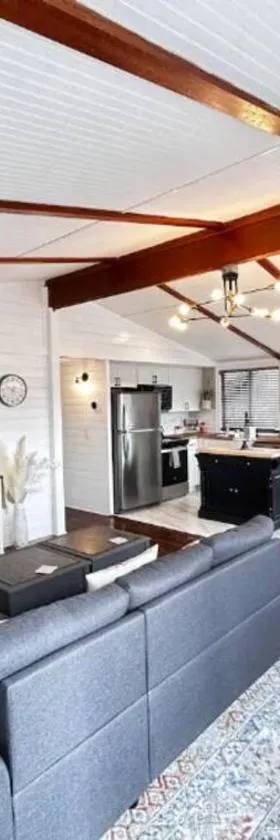 8th Street Haven - 3 bedroom House in DT Hamilton，位于Hamilton的酒店