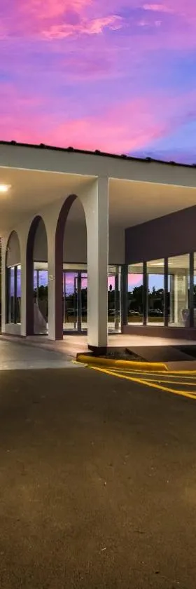 Red Roof Inn and Conference Center Chicago - N Aurora Naperville，位于North Aurora的酒店