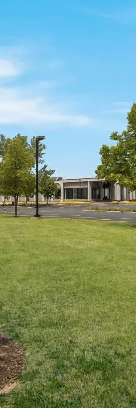 Red Roof Inn and Conference Center Chicago - N Aurora Naperville，位于North Aurora的酒店