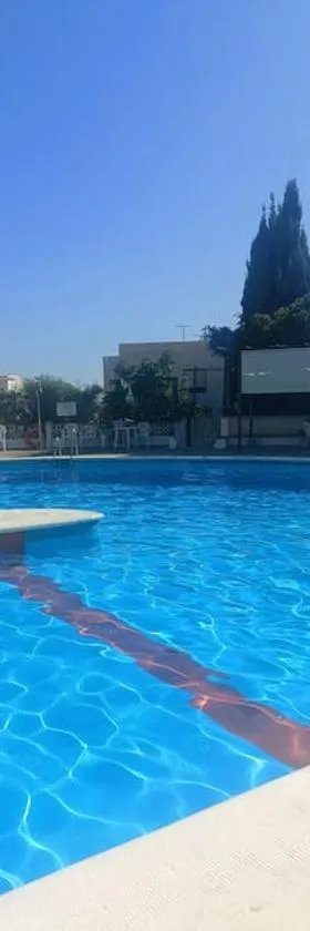 La Casa Azul - next to the sea!，位于托雷努埃瓦的酒店