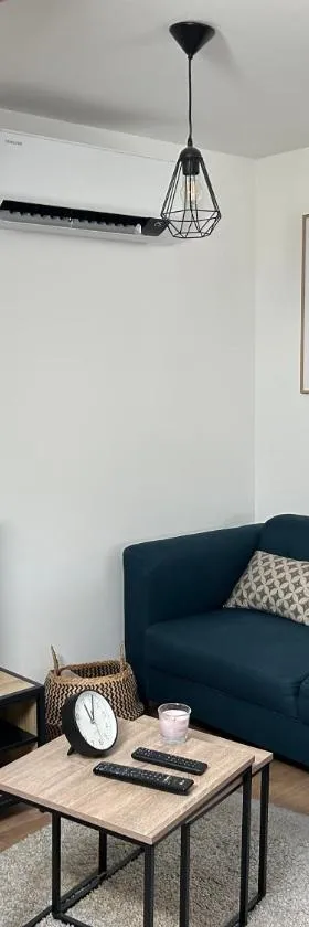 Appartement proche A43, proche gare de Bourgoin，位于Domarin的酒店