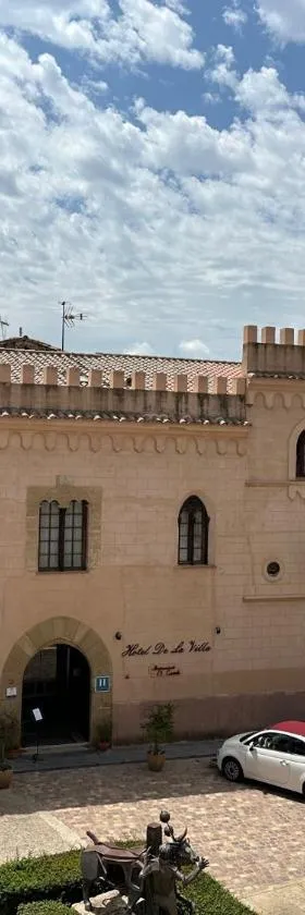 Hotel De La Villa，位于鲁比罗德莫拉的酒店