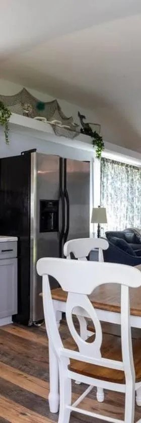 3 Bedroom Pool PlayArea CampFire Cozy Apt，位于巴港的酒店