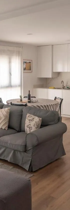 Apartamento Riojaland en Lardero con garaje，位于Lardero的酒店