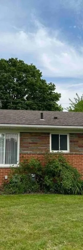 Cozy Bungalow in Madison Heights，位于麦迪逊高地的酒店