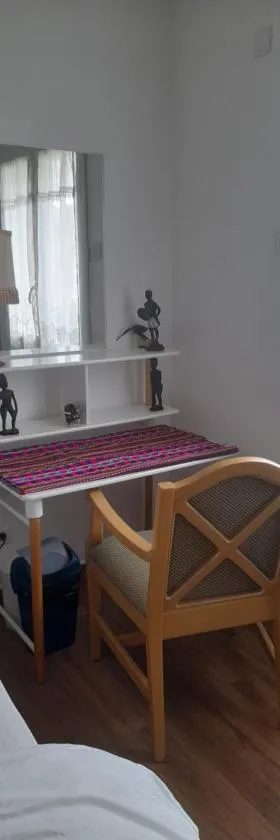 1 Chambre pour 2 personnes "Chez l'habitant" maison possède un petit chien，位于Quincy-Voisins的酒店
