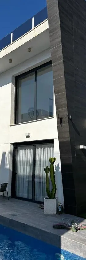 Brilliant Villa，位于格兰阿利坎特的酒店