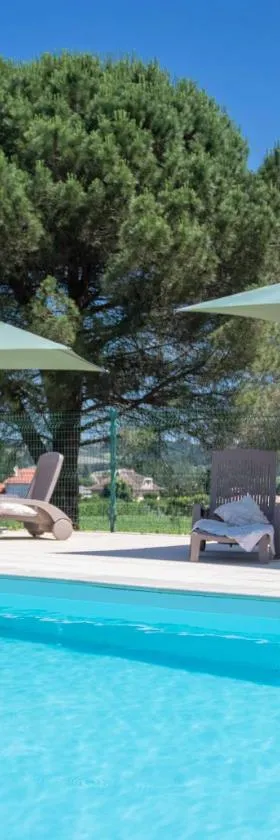 Ô DOMAINE DU ROUSSILLON，位于Saint-Nauphary的酒店
