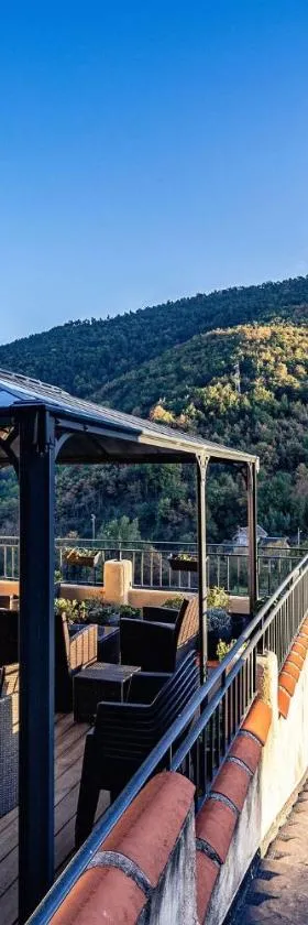 Sundrenched Relais de Poste in Serdinya，位于Serdinya的酒店