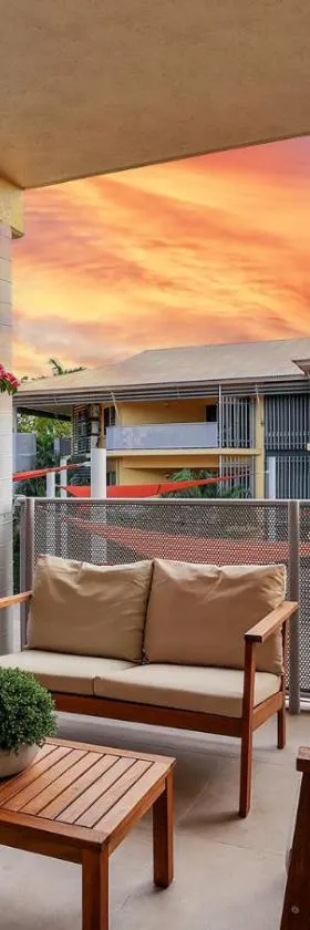 Parap Markets Condo 2BR 2BA (ens)，位于Parap的酒店