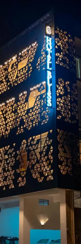 Hotel Bliss，位于焦尔哈德的酒店