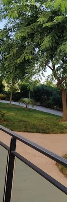 Bajo puerta de Alcazaba，位于雷塔马尔的酒店
