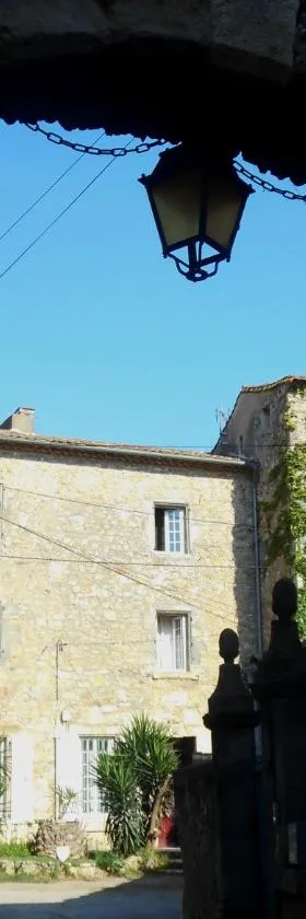 Logis de La Meschaussée, dans donjon du XIe siècle，位于Canet d'Aude的酒店