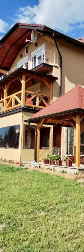 Apartmani Šarović Tara，位于Rača的酒店