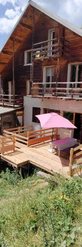Chambre d'hôtes Chalet AILLEURS，位于凯拉地区莫利讷的酒店