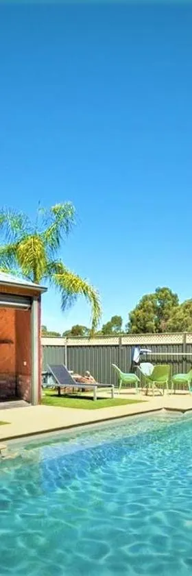 Whispering Woods House Pool Sauna，位于玛丽伯勒的酒店