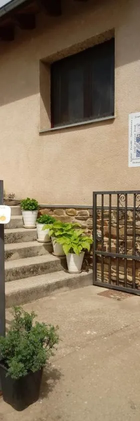 Pension Gabino (rooms)，位于El Ganso的酒店