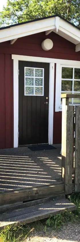 Björsjöås Vildmark - Small camping cabin close to nature，位于Olofstorp的酒店