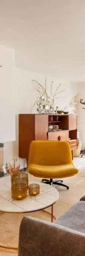 Maison chaleureuse en centre village avec cheminée，位于Vézinnes的酒店
