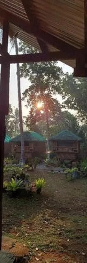 Elvira's Homestay，位于Looc的酒店