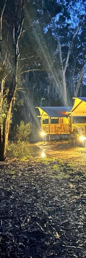 Koondrook Glamping Retreat，位于Koondrook的酒店