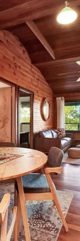 Misty Mountain Hideaway at Murrays Run ultra private rural escape with stunning views，位于Kulnura的酒店