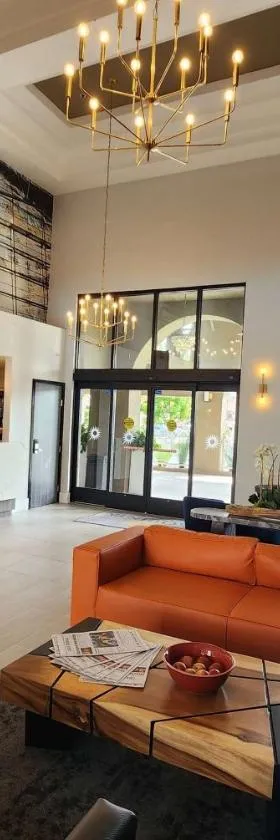 La Quinta by Wyndham San Francisco Airport West Millbrae FREE AIRPORT SHUTTLE，位于米尔布雷的酒店