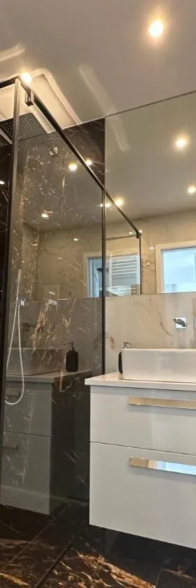 SDH 4 Radzymin comfortable apartment near Warsaw，位于拉济明的酒店