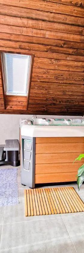 GraVelo - Apartament Jacuzzi，位于Bartkowa-Posadowa的酒店