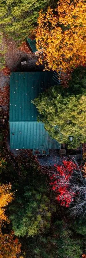 Panoramic Water Views , cozy house in Henniker ,NH，位于Henniker的酒店