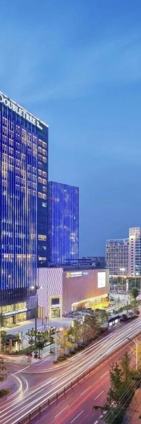 扬州三盛希尔顿逸林酒店，位于扬州的酒店