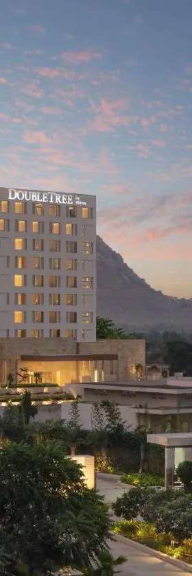 DoubleTree By Hilton Jaipur Amer，位于斋浦尔的酒店