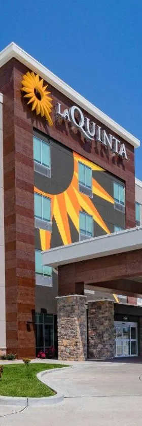 La Quinta Inn & Suites by Wyndham Jackson-Cape Girardeau，位于Jackson的酒店