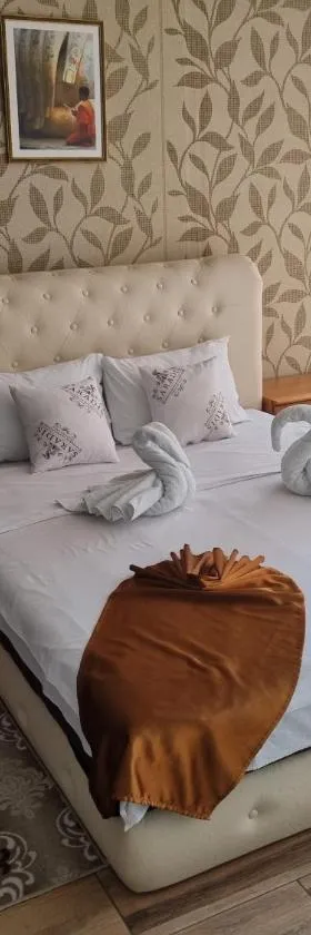 Hotel Saradis，位于克鲁舍瓦茨的酒店