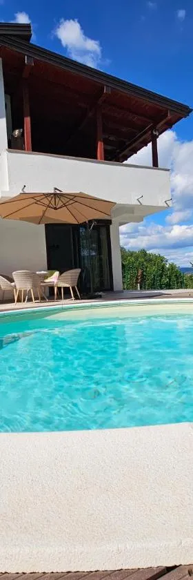 Weekend Poolhouse Sarajevo，位于Miševići的酒店