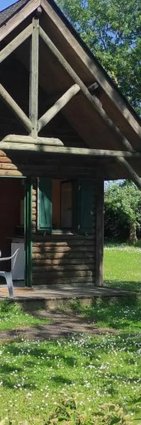 Camping Onlycamp La Roseraie，位于Descartes的酒店