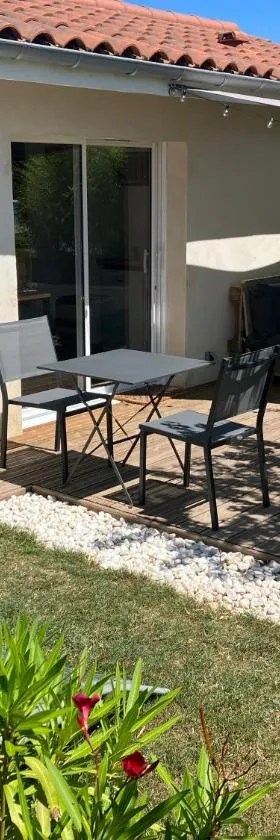 Gite BamBou avec piscine，位于Saint-Andéol-le-Château的酒店