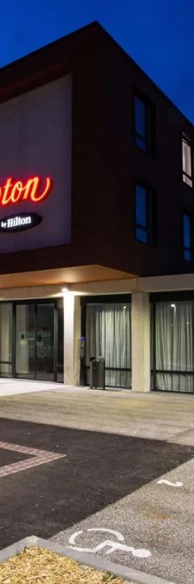 Hampton By Hilton Toulouse Airport，位于布拉尼亚克的酒店
