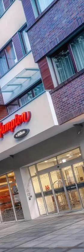 希尔顿汉普顿斯奇诺维斯切酒店，位于斯维诺乌伊希切的酒店