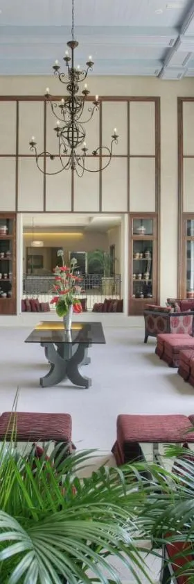 Doubletree By Hilton La Torre Golf Resort，位于罗尔丹的酒店