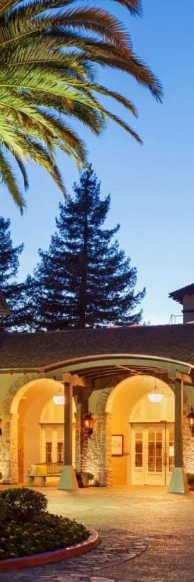 Embassy Suites by Hilton Napa Valley，位于纳帕的酒店