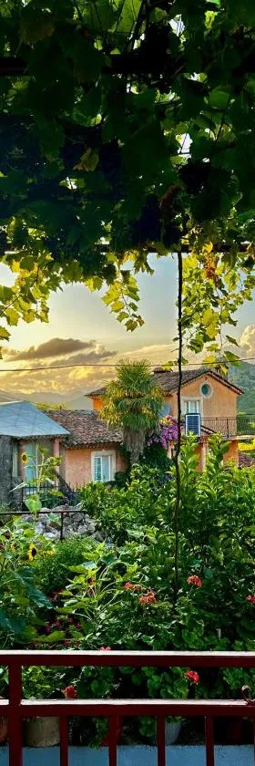 Lotus House Dodoši，位于Dodoši的酒店