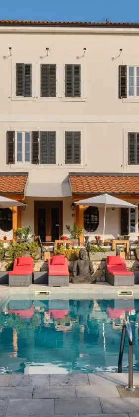 Dolphin Suites，位于大洛希尼的酒店