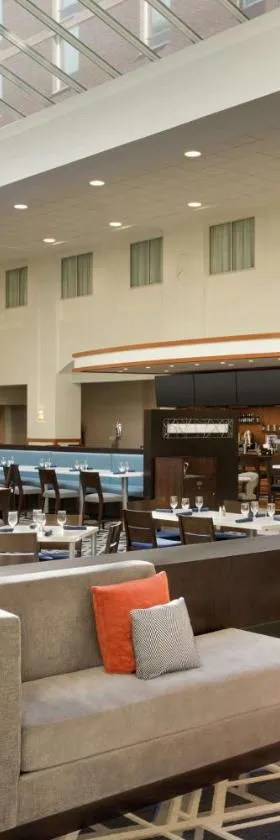 波士顿洛根机场使馆套房酒店，位于波士顿的酒店