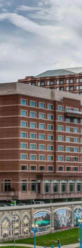 Embassy Suites Cincinnati - RiverCenter，位于卡温顿的酒店