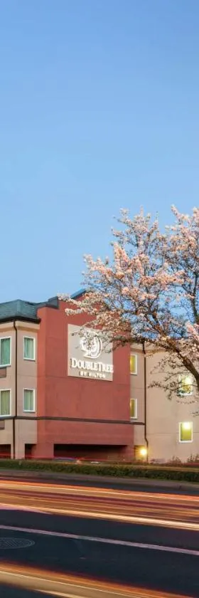 提加波特兰希尔顿逸林酒店，位于泰格德的酒店